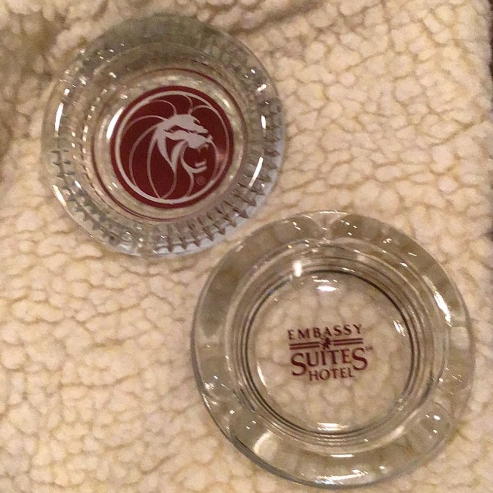 2 vintage ashtrays